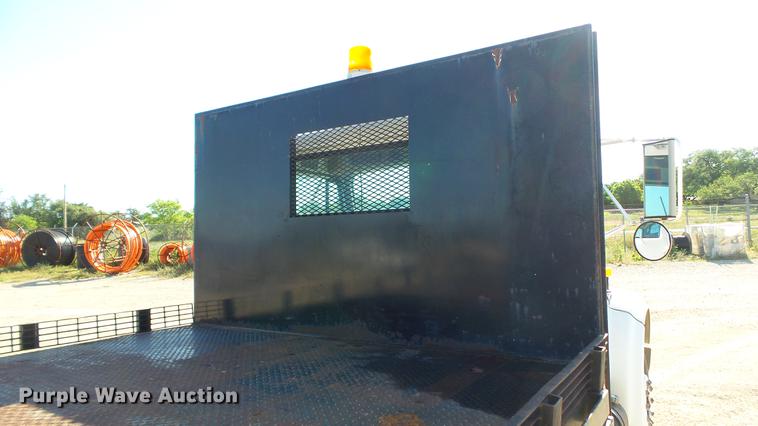 image for item DC5551 1998 International 4700 flatbed truck