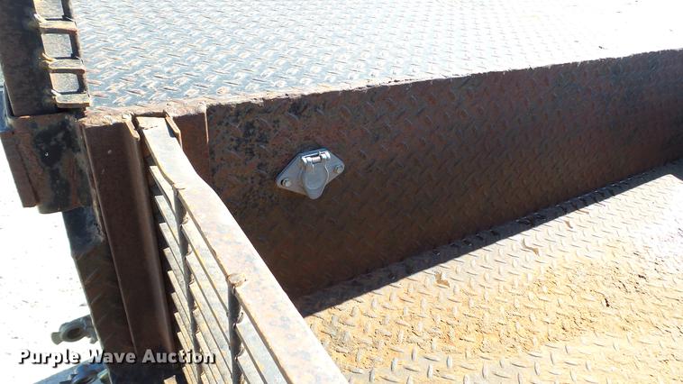 image for item DC5551 1998 International 4700 flatbed truck