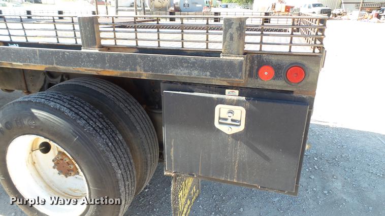 image for item DC5551 1998 International 4700 flatbed truck