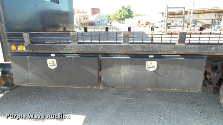 image for item DC5551 1998 International 4700 flatbed truck