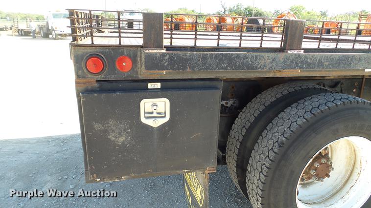 image for item DC5551 1998 International 4700 flatbed truck