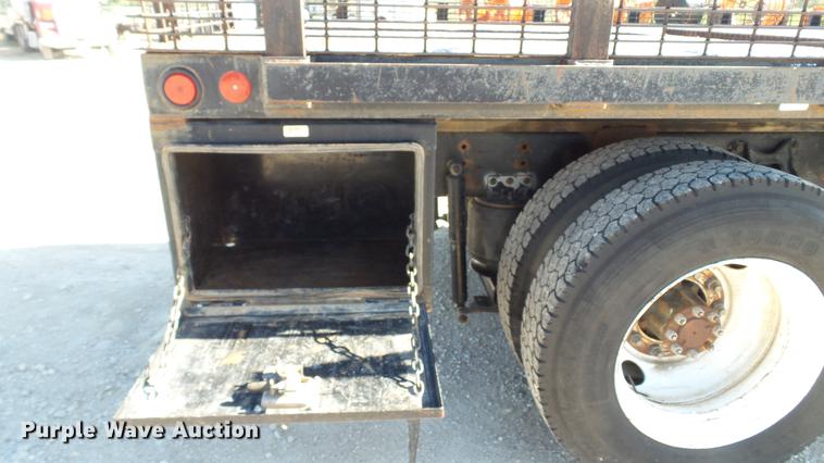 image for item DC5551 1998 International 4700 flatbed truck