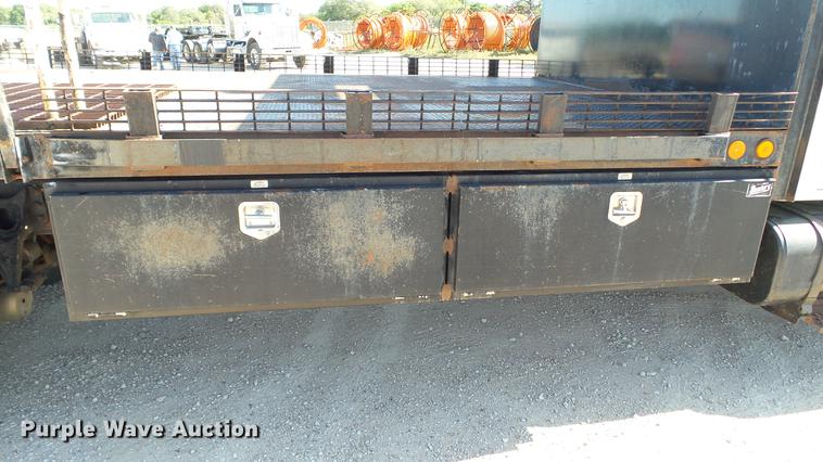 image for item DC5551 1998 International 4700 flatbed truck