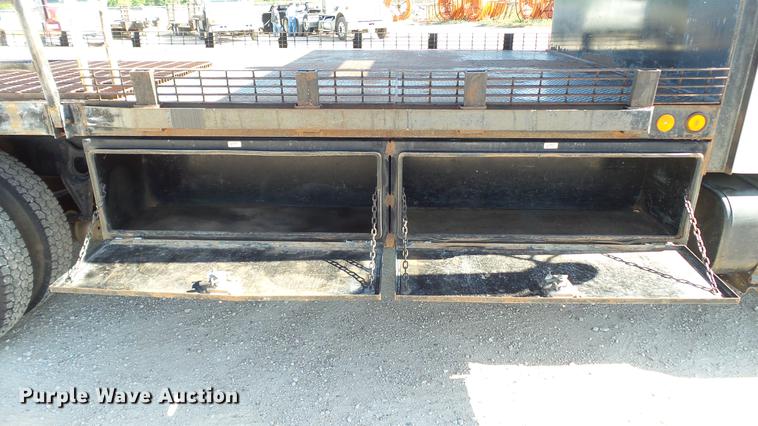 image for item DC5551 1998 International 4700 flatbed truck