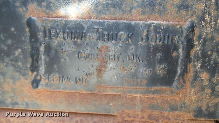 image for item DC5551 1998 International 4700 flatbed truck