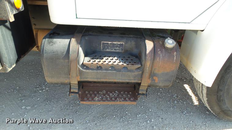 image for item DC5551 1998 International 4700 flatbed truck