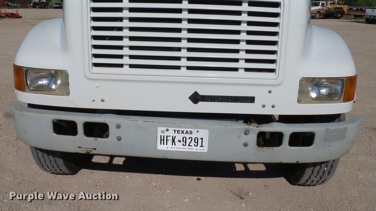 image for item DC5551 1998 International 4700 flatbed truck