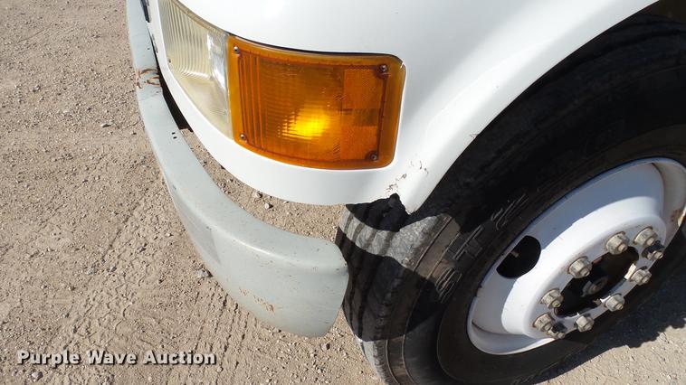 image for item DC5551 1998 International 4700 flatbed truck