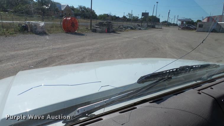 image for item DC5551 1998 International 4700 flatbed truck