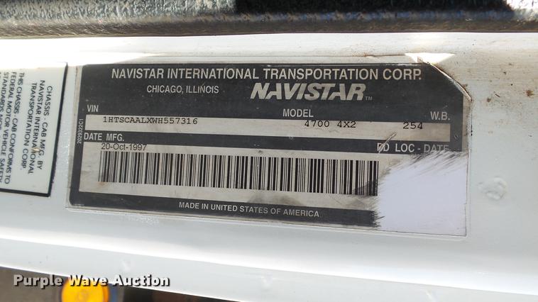 image for item DC5551 1998 International 4700 flatbed truck