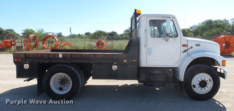 image for item DC5555 2000 International 4900 flatbed truck