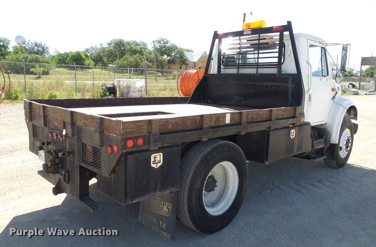 image for item DC5555 2000 International 4900 flatbed truck