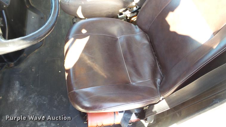 image for item DC5555 2000 International 4900 flatbed truck