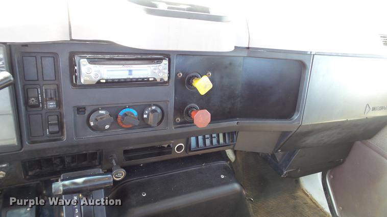 image for item DC5555 2000 International 4900 flatbed truck