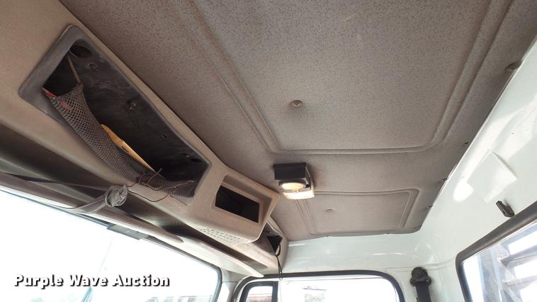 image for item DC5555 2000 International 4900 flatbed truck