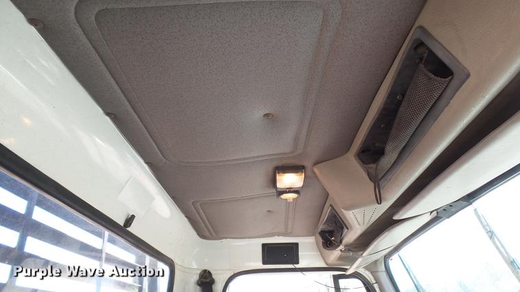 image for item DC5555 2000 International 4900 flatbed truck