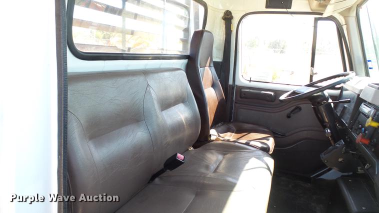 image for item DC5555 2000 International 4900 flatbed truck