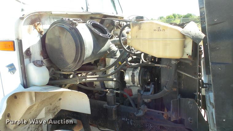 image for item DC5555 2000 International 4900 flatbed truck