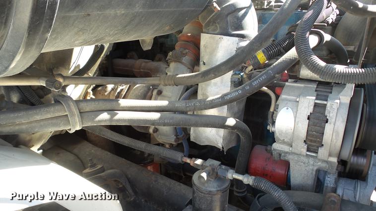 image for item DC5555 2000 International 4900 flatbed truck