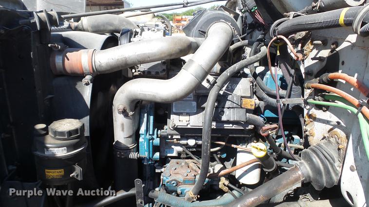 image for item DC5555 2000 International 4900 flatbed truck