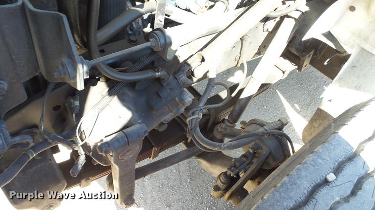 image for item DC5555 2000 International 4900 flatbed truck