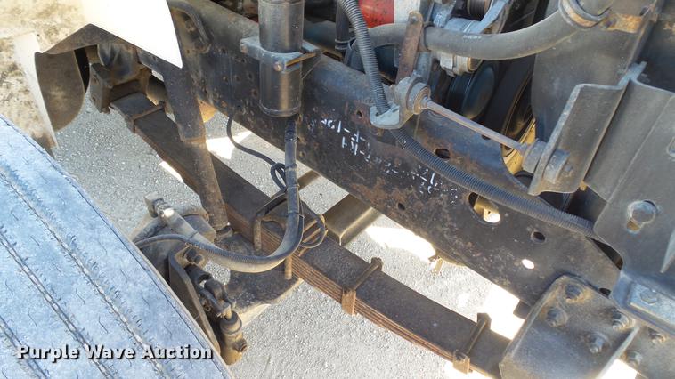 image for item DC5555 2000 International 4900 flatbed truck