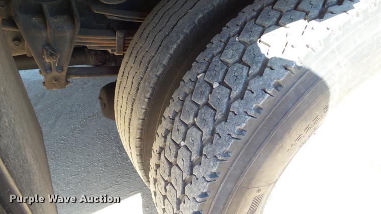 image for item DC5555 2000 International 4900 flatbed truck