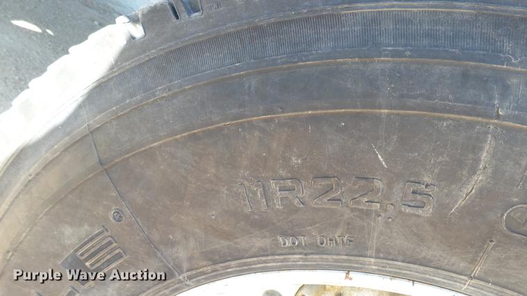 image for item DC5555 2000 International 4900 flatbed truck