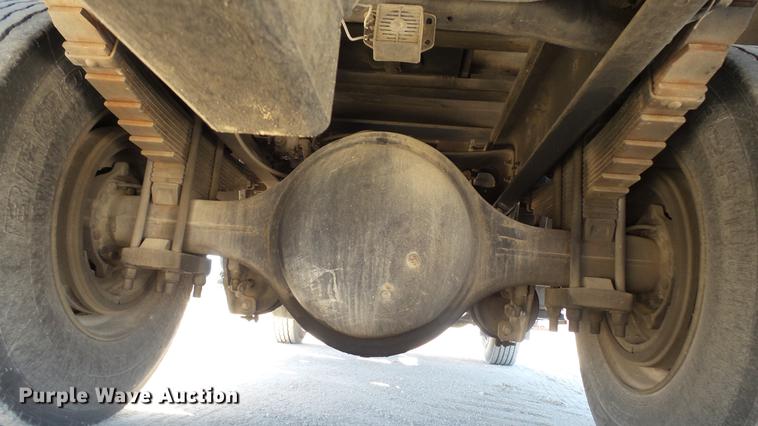 image for item DC5555 2000 International 4900 flatbed truck