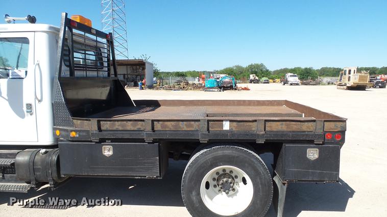 image for item DC5555 2000 International 4900 flatbed truck