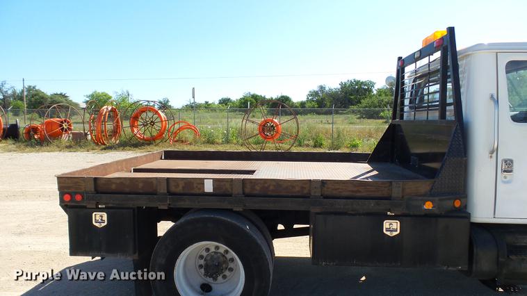 image for item DC5555 2000 International 4900 flatbed truck