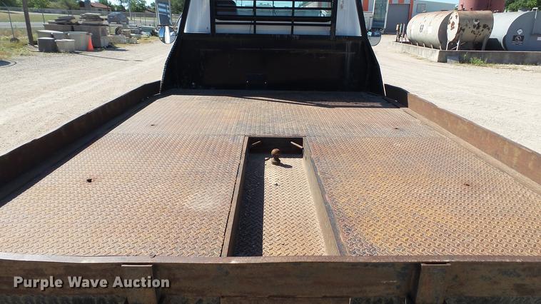 image for item DC5555 2000 International 4900 flatbed truck