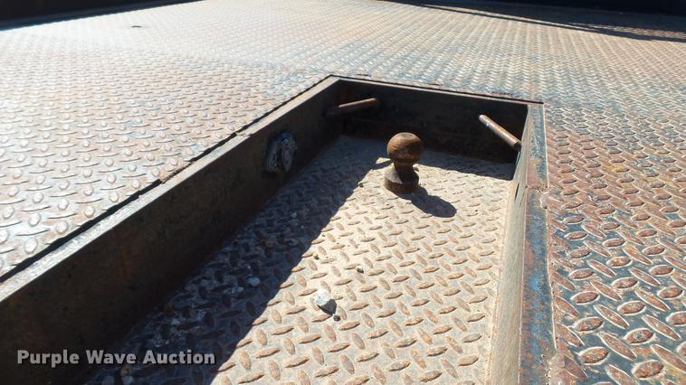 image for item DC5555 2000 International 4900 flatbed truck