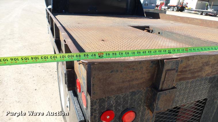 image for item DC5555 2000 International 4900 flatbed truck