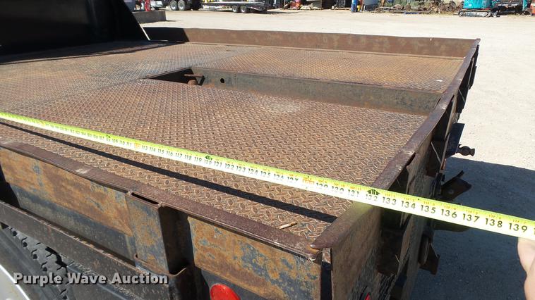 image for item DC5555 2000 International 4900 flatbed truck