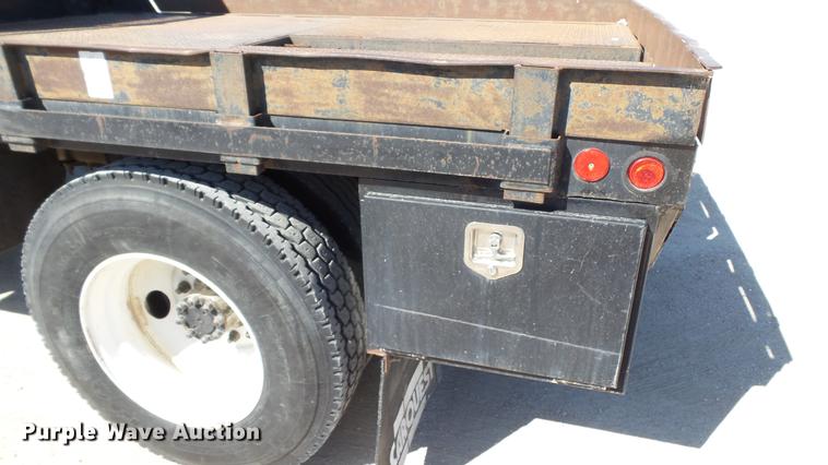 image for item DC5555 2000 International 4900 flatbed truck