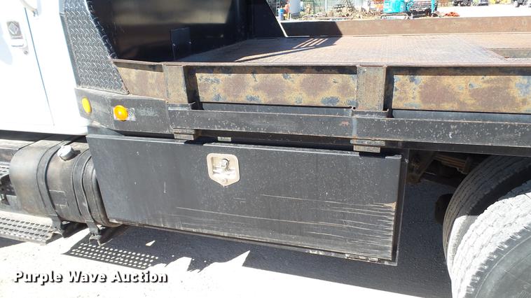 image for item DC5555 2000 International 4900 flatbed truck