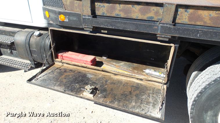 image for item DC5555 2000 International 4900 flatbed truck