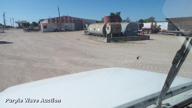 image for item DC5555 2000 International 4900 flatbed truck