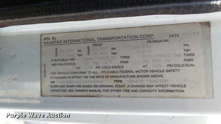 image for item DC5555 2000 International 4900 flatbed truck