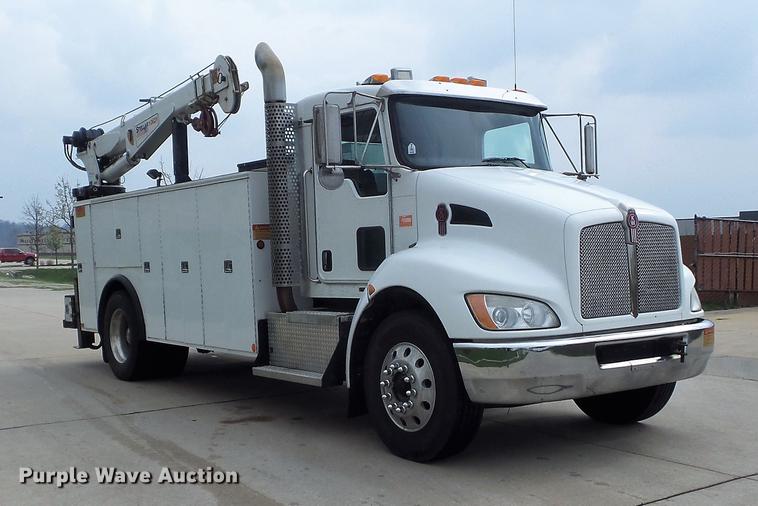 image for item DC7336 2010 Kenworth T370 service truck with crane