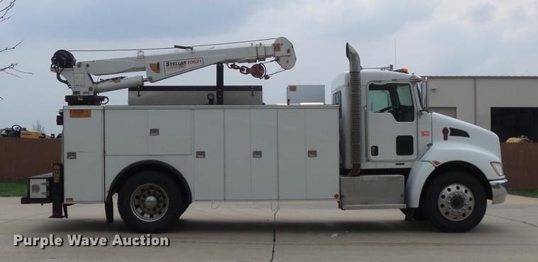 image for item DC7336 2010 Kenworth T370 service truck with crane