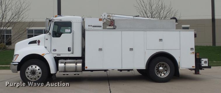 image for item DC7336 2010 Kenworth T370 service truck with crane