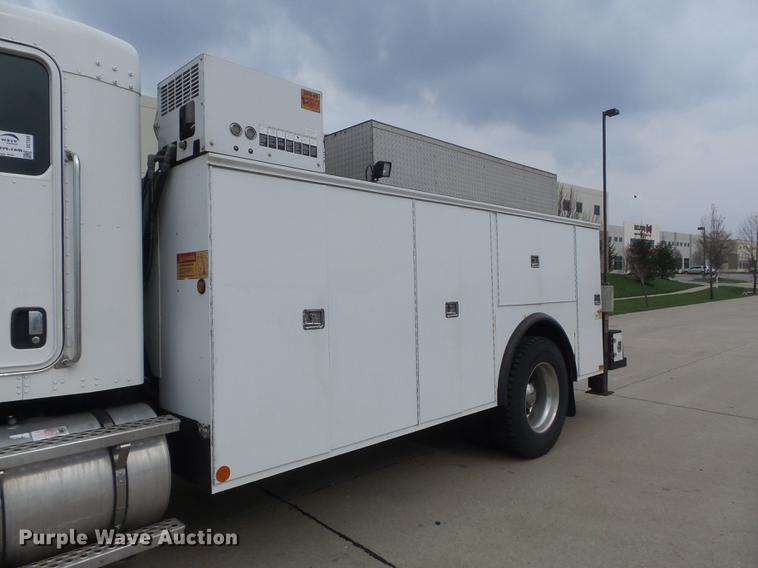 image for item DC7336 2010 Kenworth T370 service truck with crane