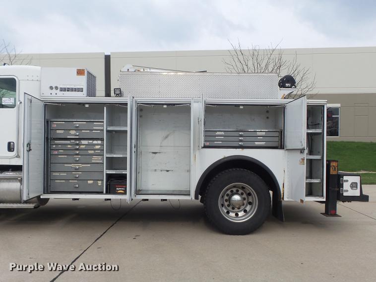 image for item DC7336 2010 Kenworth T370 service truck with crane