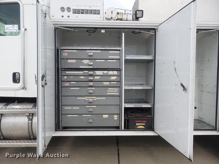 image for item DC7336 2010 Kenworth T370 service truck with crane