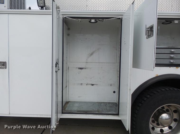 image for item DC7336 2010 Kenworth T370 service truck with crane