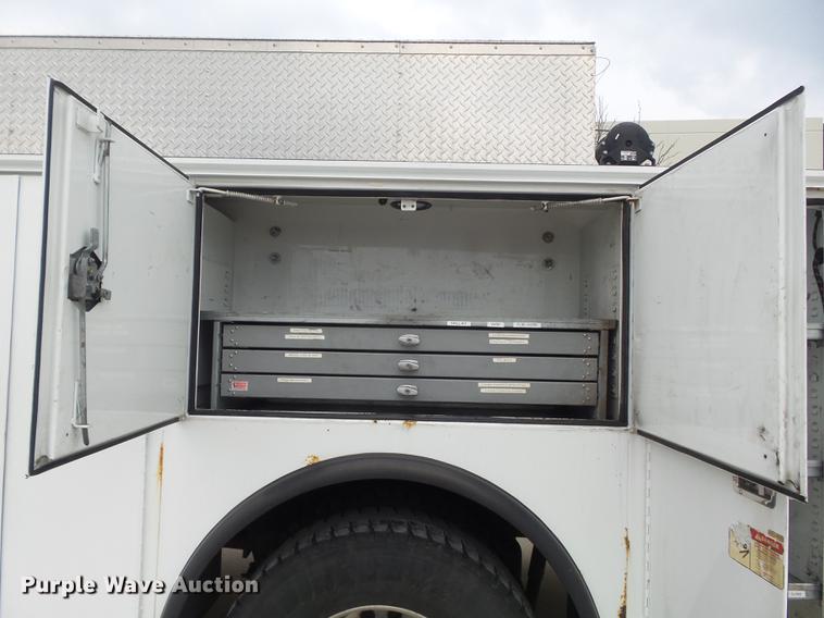 image for item DC7336 2010 Kenworth T370 service truck with crane