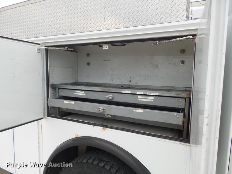 image for item DC7336 2010 Kenworth T370 service truck with crane