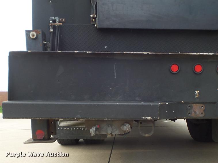 image for item DC7336 2010 Kenworth T370 service truck with crane